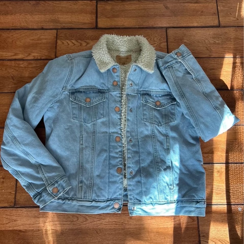 Levi's Light Blue Denim Jacket with Cream Sherpa